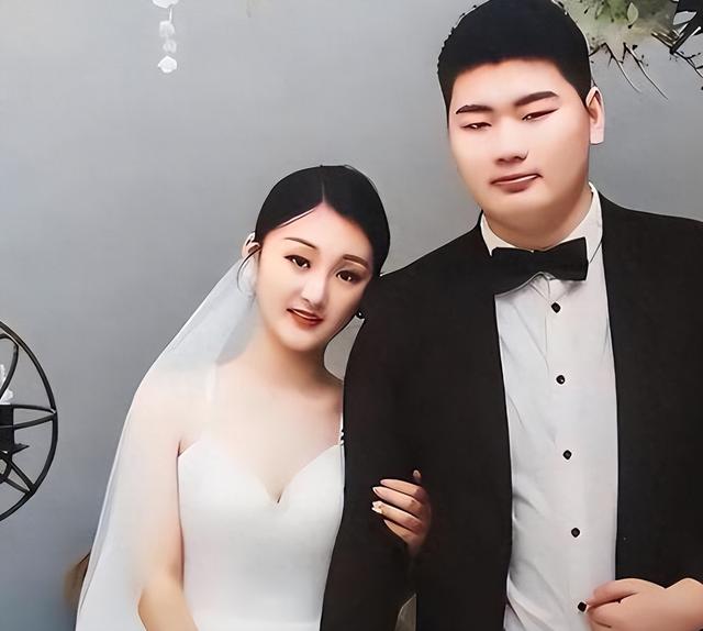 和朱小伟离婚4年，耗尽人气后"回心转意"的陈亚男，原形毕露了