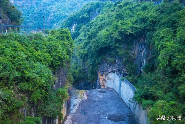 铜仁天生桥已成神秘景点,因为被电站、大坝和水库轮流遮挡