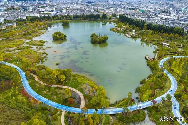 丽江市区的最美秋景在中济海,让我意外的是游客很少,什么原因?