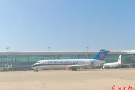 国产支线客机​ARJ21进驻湖北，率先开通至广州、汕头、重庆等地航线图片
