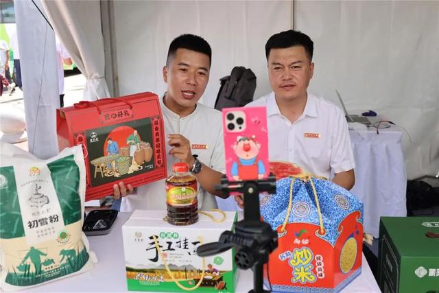 一起“购购购”！2025年达拉特旗“惠聚响沙湾 购助千万家”消费帮扶助农周活动启动→