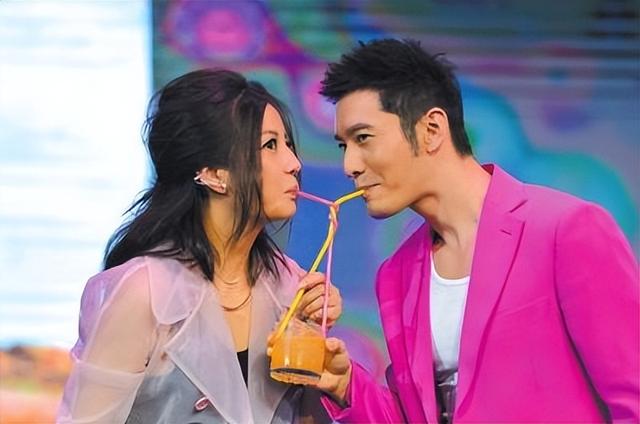 不是黄晓明！也不是马云！如今替赵薇收拾烂摊子的	，竟是这个男人