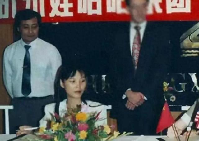 大瓜！宗家海外资产大曝光，美国买1.8亿豪宅，宗馥莉为亲妈铺路