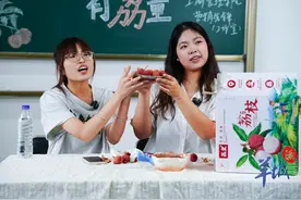 “00后”组团PK、花式带货！这场高校助农直播太会了图片