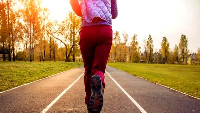 锻炼越多越早死？医生警告：这3种运动、中老年人别再拼命做了！