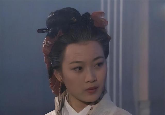 56岁广州美女蒋文端仍美貌出众，现在还当了领导，已嫁富商生女