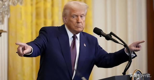 导弹已上膛，特朗普突然反悔？把马杜罗列为“恐头”还要和他谈谈