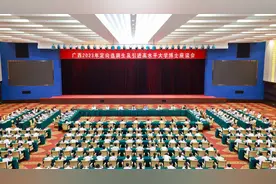 党委书记钟登华出席广西2023年定向选调生及引进高水平大学博士座谈活动图片