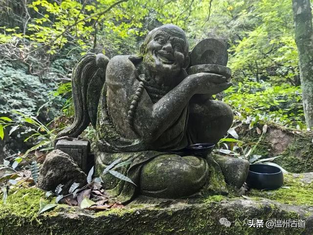 实在没想到，浙江竟然也有一座千佛山，春日里被誉为江南小九寨