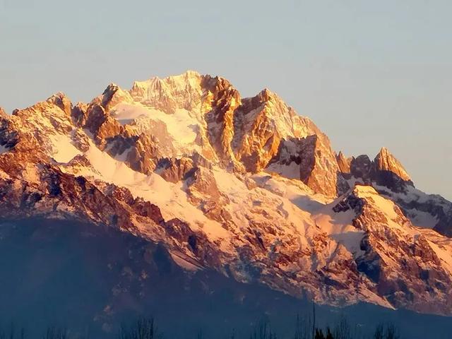 【视界】雪巅染金：丽江冬日的第一封邀约