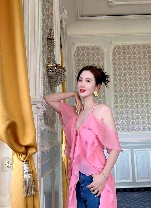 张萌，好奶好圆好嫩	，堪称“人间尤物”这腰臀比，谁能顶得住？