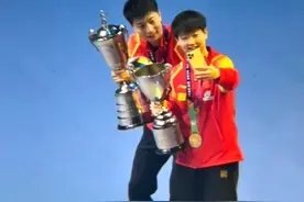 "马龙&莎莎香港行，球迷：这是‘乒’然心动的感觉吗？💖🏓"图片