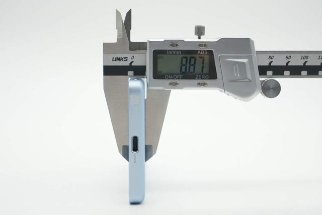 薄至8.7mm，轻松放进口袋，小米22.5W 5000mAh磁吸超薄充电宝拆解
