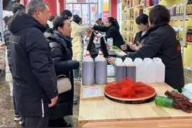 新春走基层 | “扎堆”打醋 体验“不一样的春节味道”图片