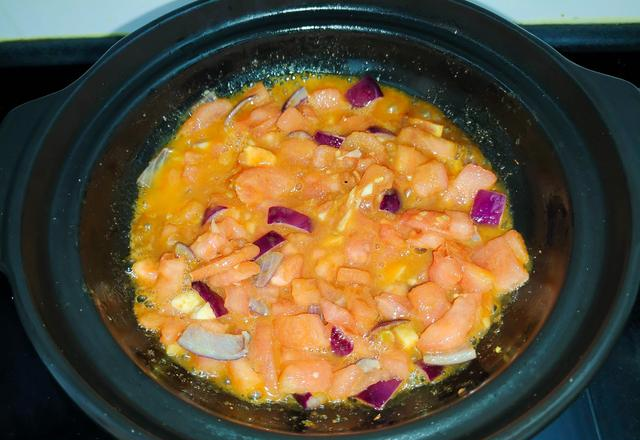 这样焖一锅	，好吃又热乎！肉和豆制品一锅出	、一口鲜嫩开胃暖人心