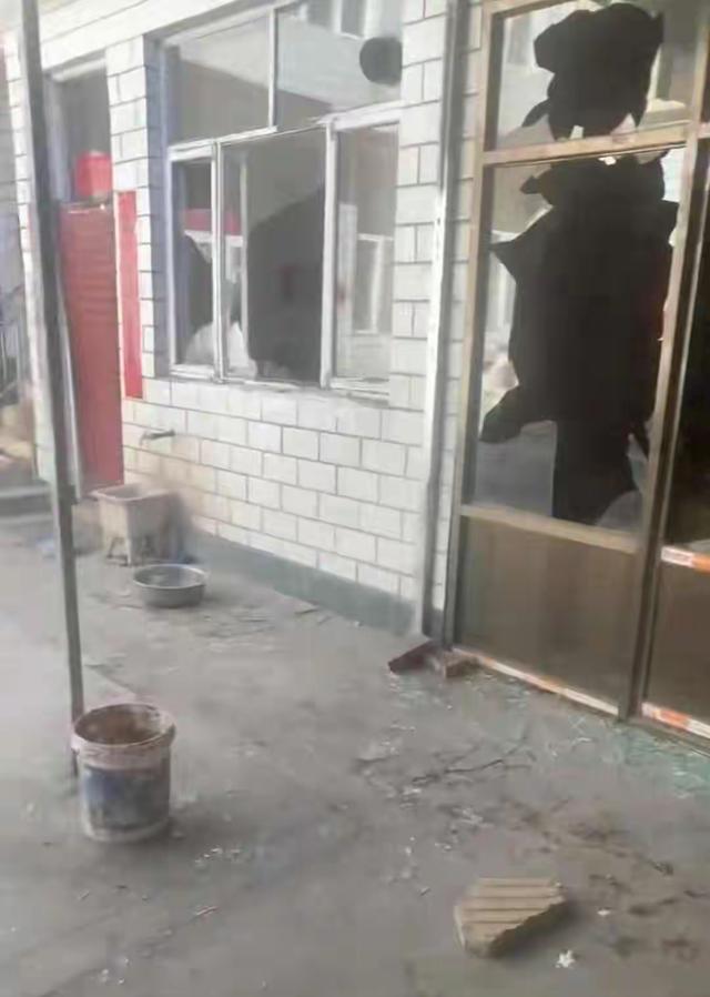 狗主上门被反杀后续：索赔百万、对警方放狠话，邻居曝光郭家不堪