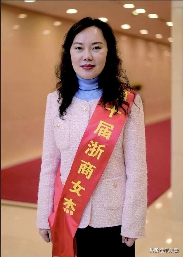 一顿饭上百万，8年敛财14亿，“金融才女”朱丽丽最终是何下场？
