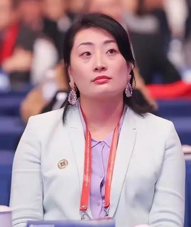 遗产风波沸沸扬扬，“一声不吭”的宗馥莉，终于不再顾忌所谓体面