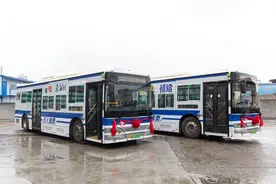 南宁“2路汽车”重启，坐公交体验复古邕城，一起奔赴刀郎音乐盛宴！图片