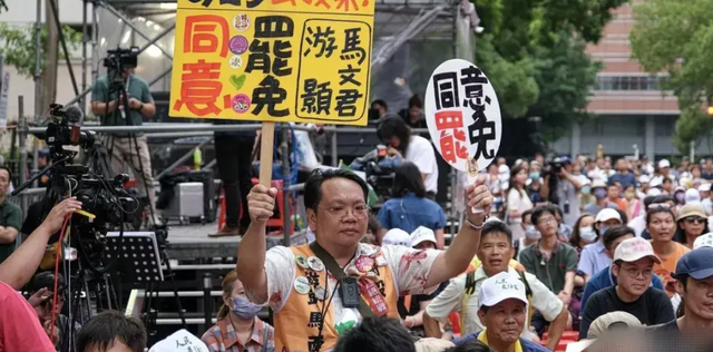 倒计时4天，赖清德将面临罢免，关键时刻11人被抓，蓝白决定联合