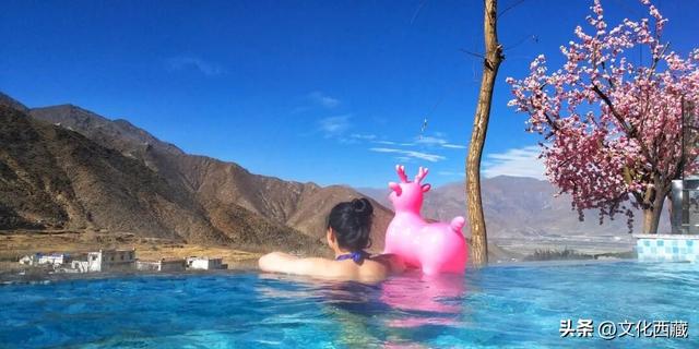 西藏雪山下的温泉爽飞！这才是秋冬泡汤顶配!