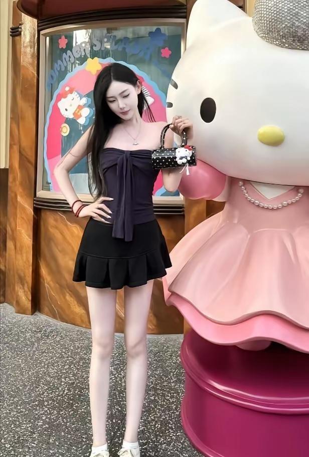 相亲对象提前到达，美貌超出预期，我发现她有个特殊身份