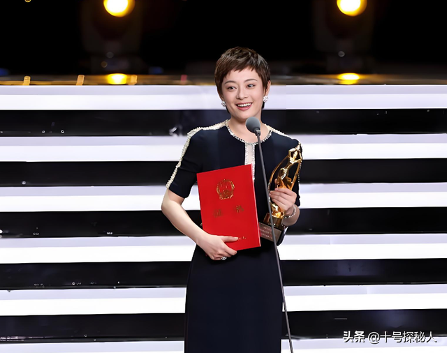 全家移民英国刚真相大白，孙俪被公开“戳脊梁骨”，杨幂说的没错