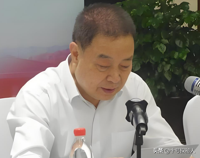 一年狂赚786亿，合并18个村庄，村长身家170亿，他们怎么做到的？