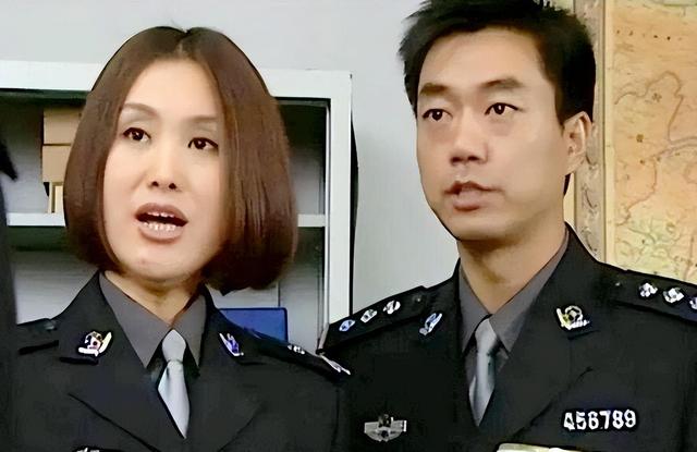 演了一辈子警察，穷得靠老朋友刘丹接济，45岁被嫂子“逼婚”