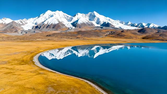 金风裁云绘穹庐，秋色蘸露染圣城 —— 雪域高原上的鎏金诗卷