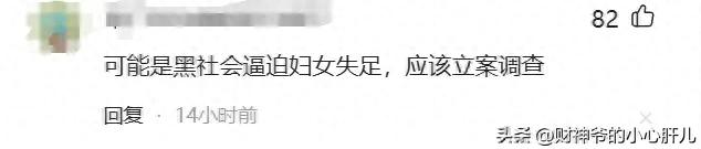 男女闹市街头不雅行为，男子抽烟很享受，现场围观者还有很多儿童