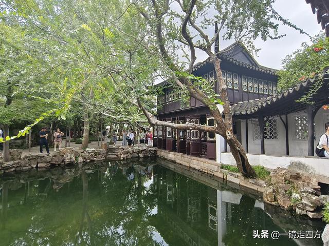 临近国庆，在还很闷热的天气里，游览市内现存最大的园林拙政园