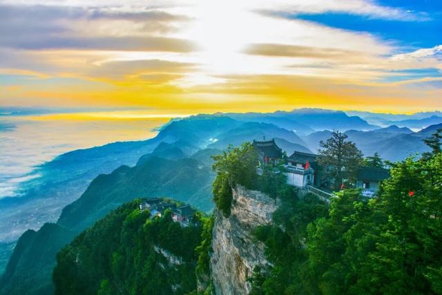 秋染鸡峰山