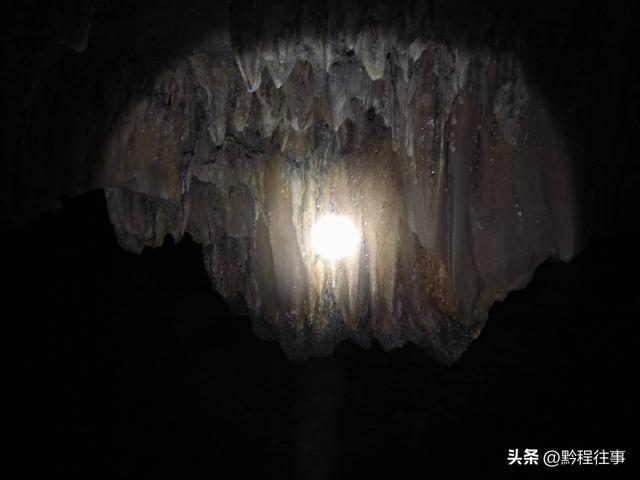探险贵州深山原始溶洞，遇见一个躲匪洞、一座红军坟