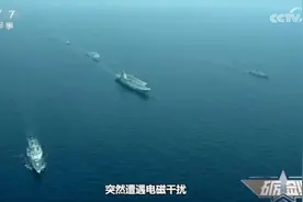 央视披露：山东舰突遭电磁干扰，延安舰电战系统火力全开，歼-15升空图片