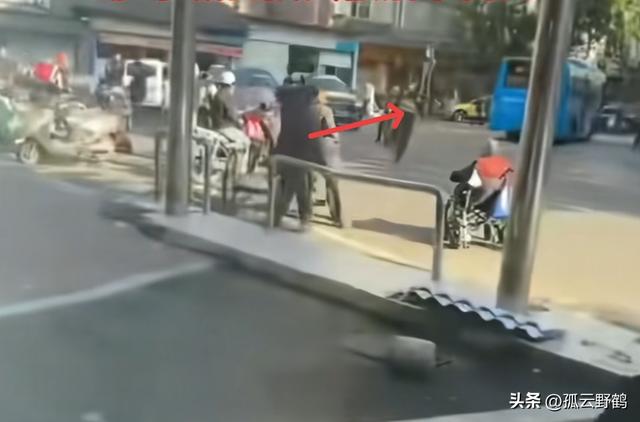 老人被城管推翻后续！老人已死	，其单位受牵连，警方通报: 已刑拘