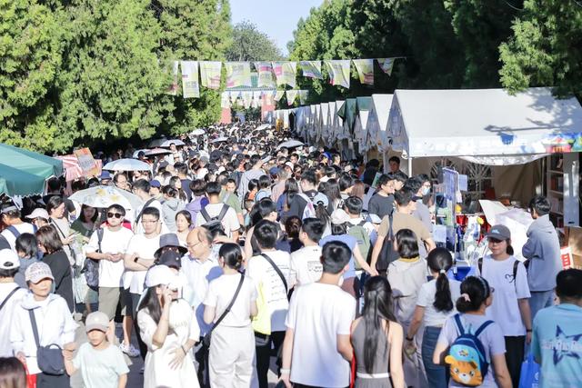 既有旧时光，更有新体验！“我与地坛”北京书市何以如此火爆