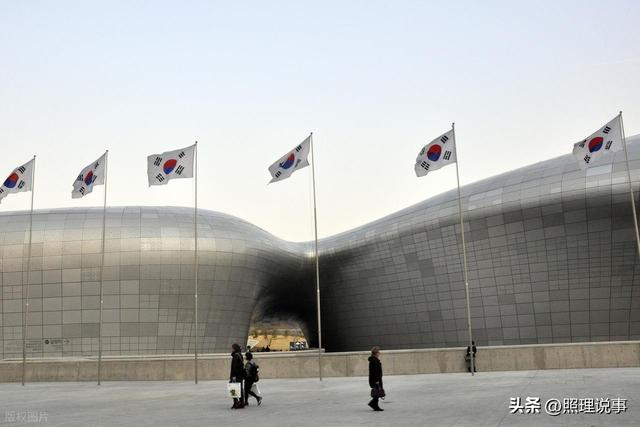 李在明痛批反华集会，这不是言论自由是闹事，免签你会去旅游吗？