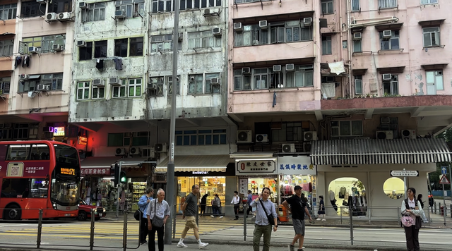 香港，富人的花园，穷人的牢笼