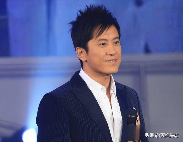 他8次上春晚，作死被捕入狱，今54岁无人问津，老搭档也断了联系