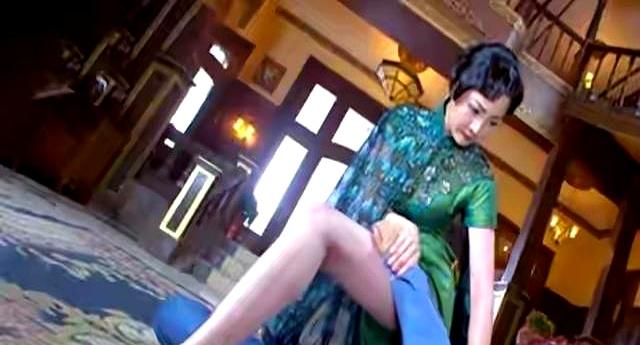 化浓妆上战场，穿短裙打鬼子，抗日神剧中的离谱造型，太辣眼睛了