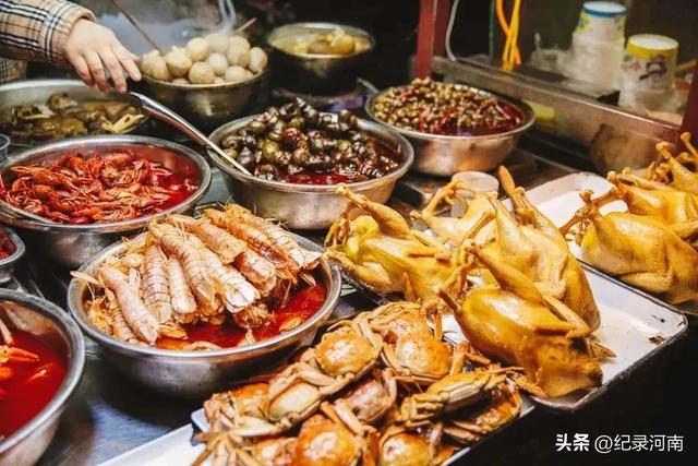 这个夏天百年历史的开封火车站迎来了旅游客流的火爆高峰,