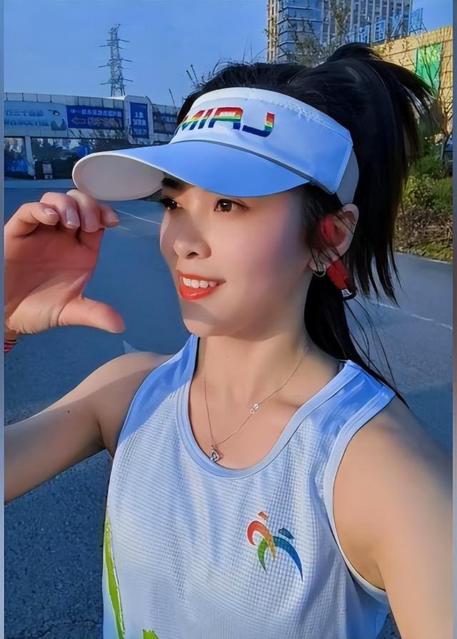 贵州跑圈“女神	”李绍艳去世，年仅30岁	，多次在马路上逆行摆拍