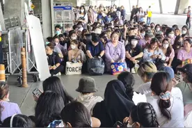赵露思今日抵泰 泰粉机场热情接机图片