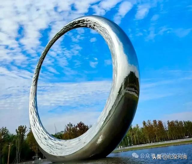 全国文明城市全国百强县商丘市永城走笔之日月同辉“大戒指”