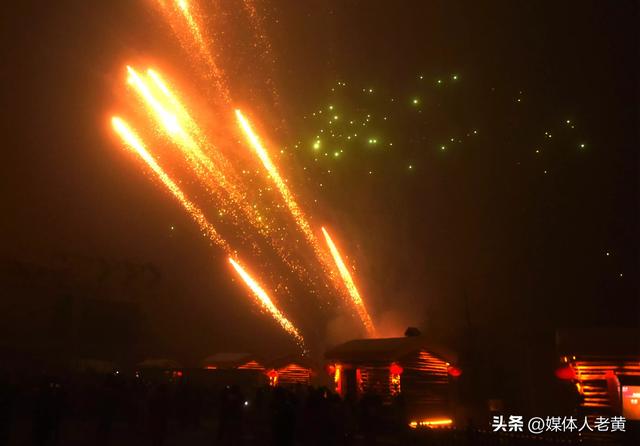 六盘水梅花山举行南国雪乡开园试营业人气爆棚