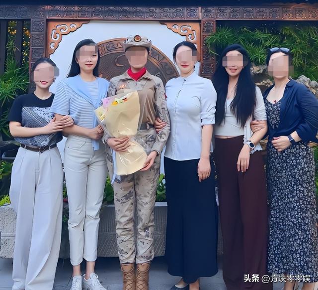 93受阅女兵参加婚礼被骂惨！网友：穿这套衣服去是几个意思？
