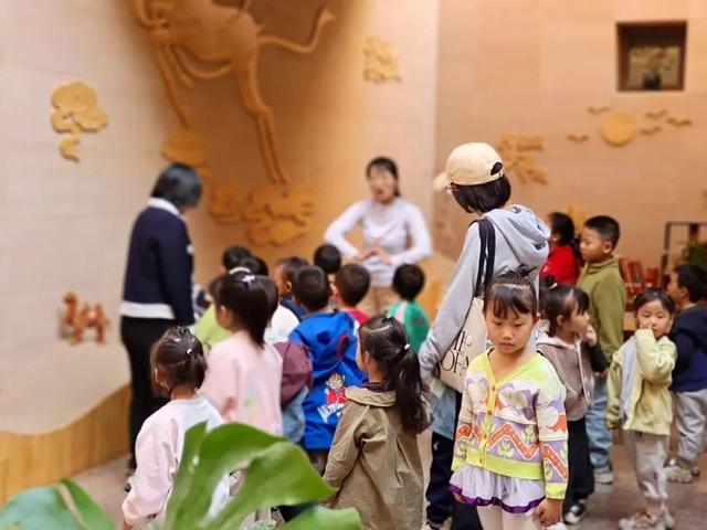 敦煌市图书馆：天井焕新 打造文化新空间，如是书隅 引领阅读新体验
