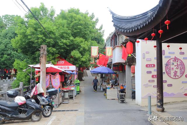 2005年国庆，南泉街上走了一圈，随便拍了一组当地人生活