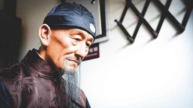 西北军阀马步芳的荒淫暴行：活埋五千红军强娶侄女最终客死他乡！